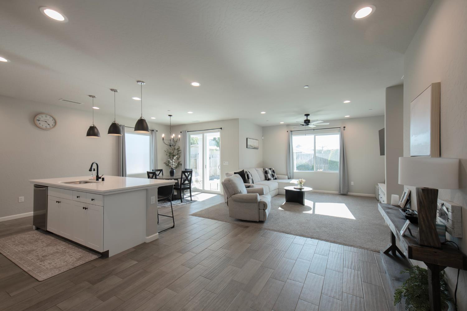 2020 Descanso Ave, Clovis, CA 93619