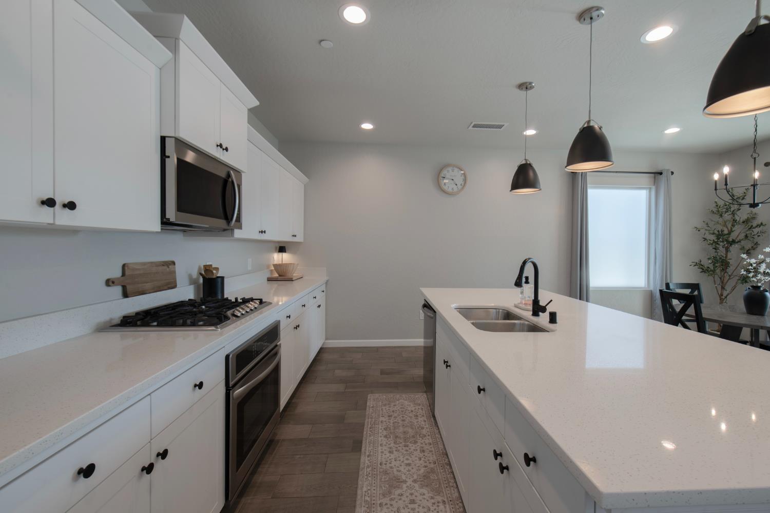 2020 Descanso Ave, Clovis, CA 93619