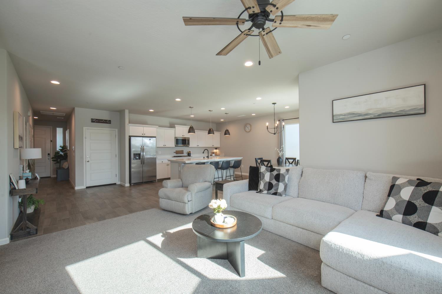 2020 Descanso Ave, Clovis, CA 93619