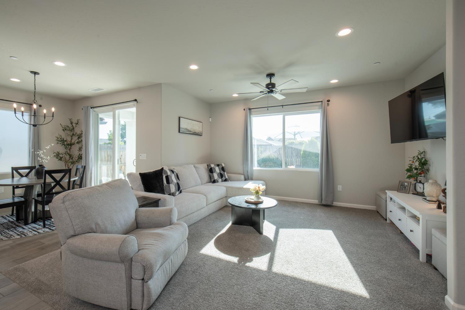 2020 Descanso Ave, Clovis, CA 93619