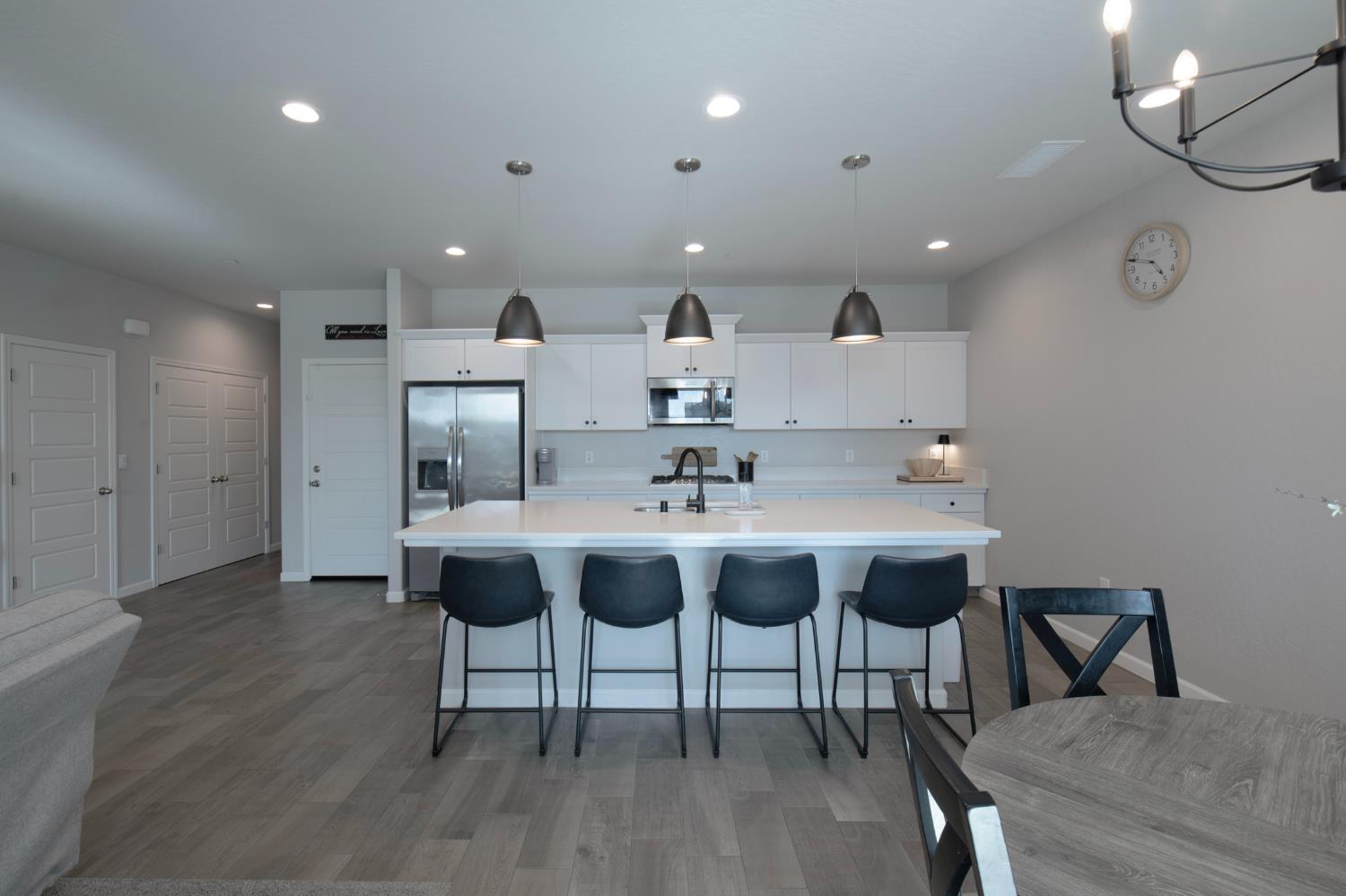 2020 Descanso Ave, Clovis, CA 93619