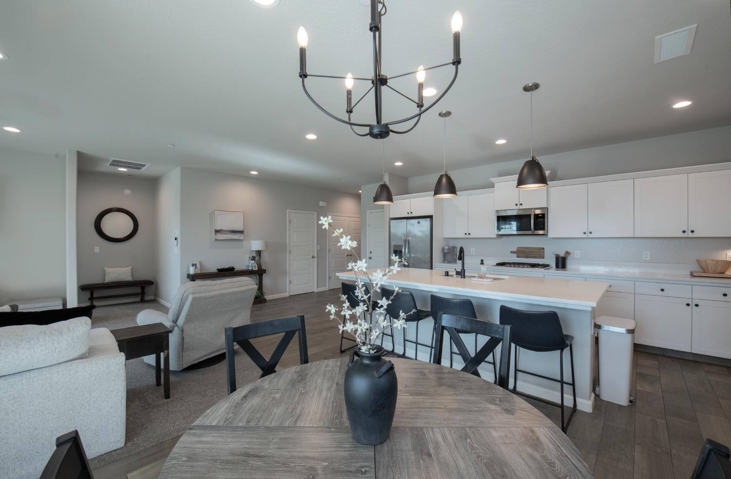 2020 Descanso Ave, Clovis, CA 93619