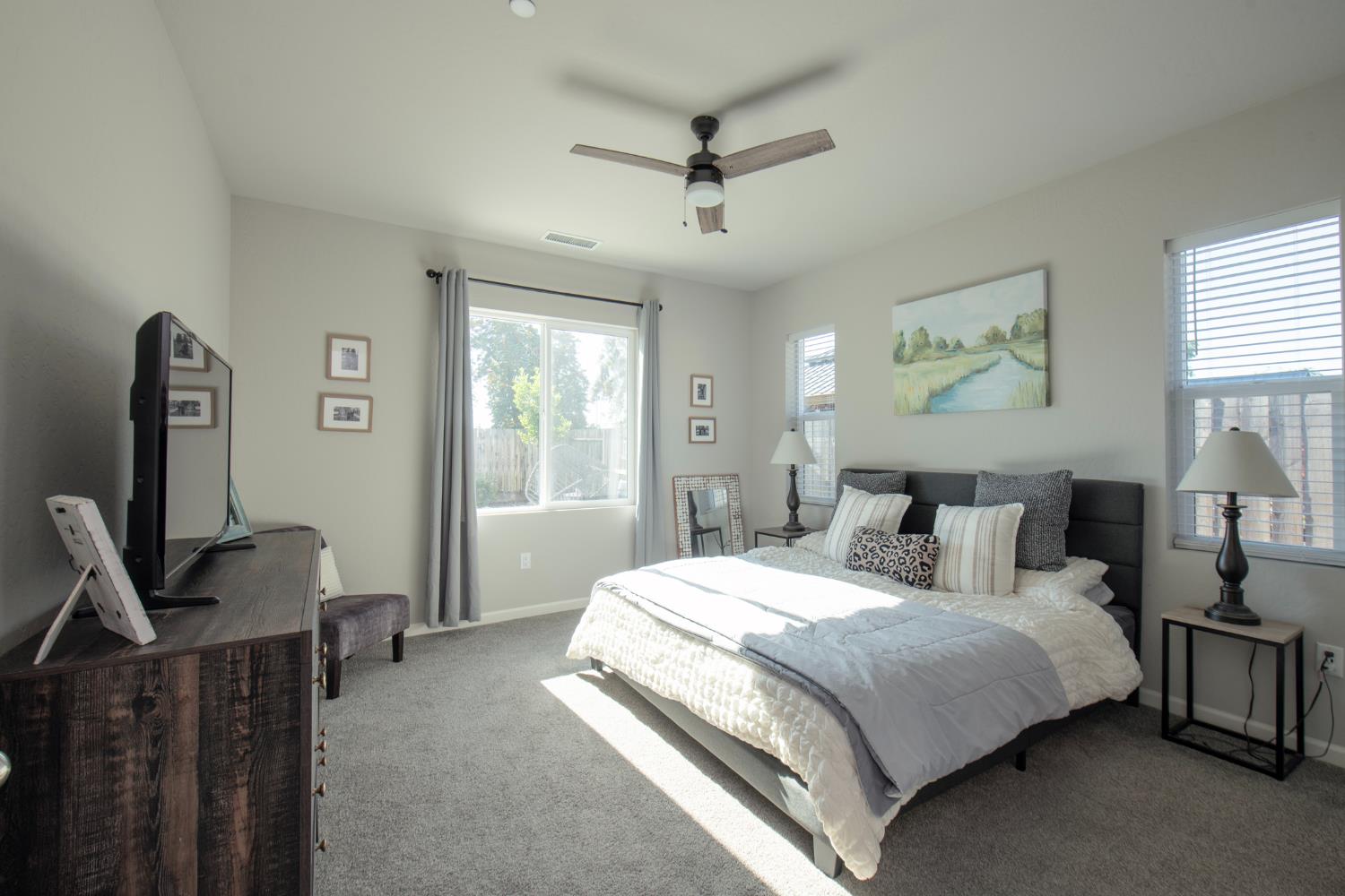 2020 Descanso Ave, Clovis, CA 93619