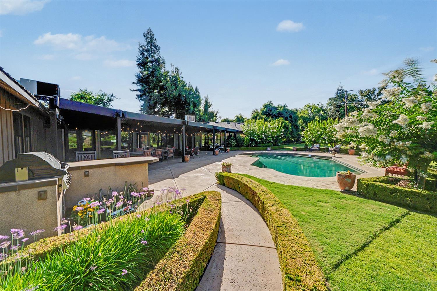 4886 N Arcade Ave, Fresno, CA 93704