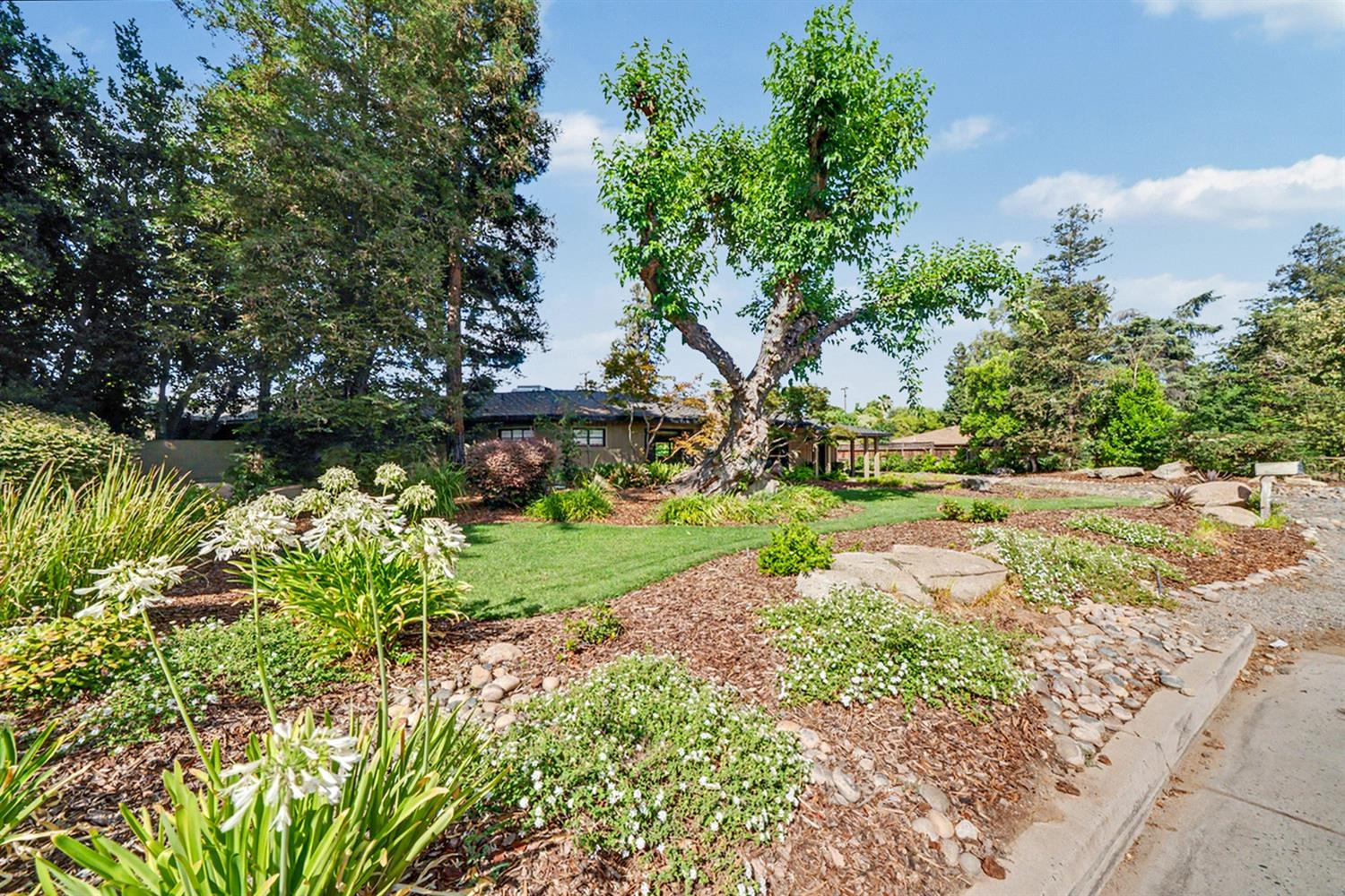 4886 N Arcade Ave, Fresno, CA 93704