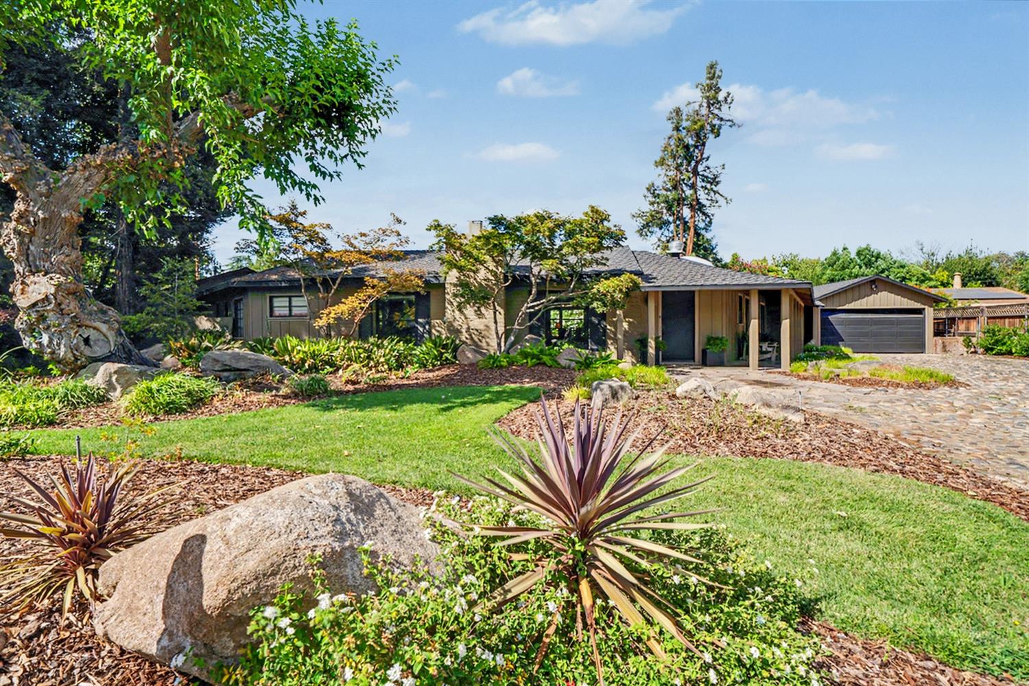 4886 N Arcade Ave, Fresno, CA 93704