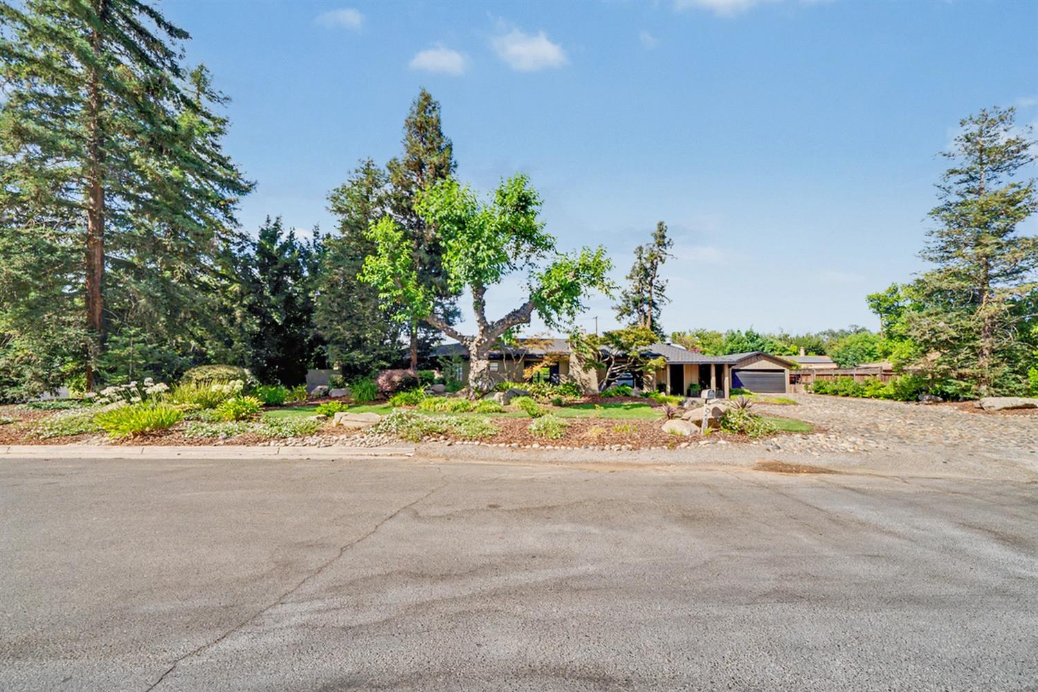 4886 N Arcade Ave, Fresno, CA 93704
