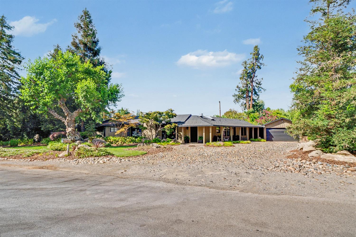 4886 N Arcade Ave, Fresno, CA 93704