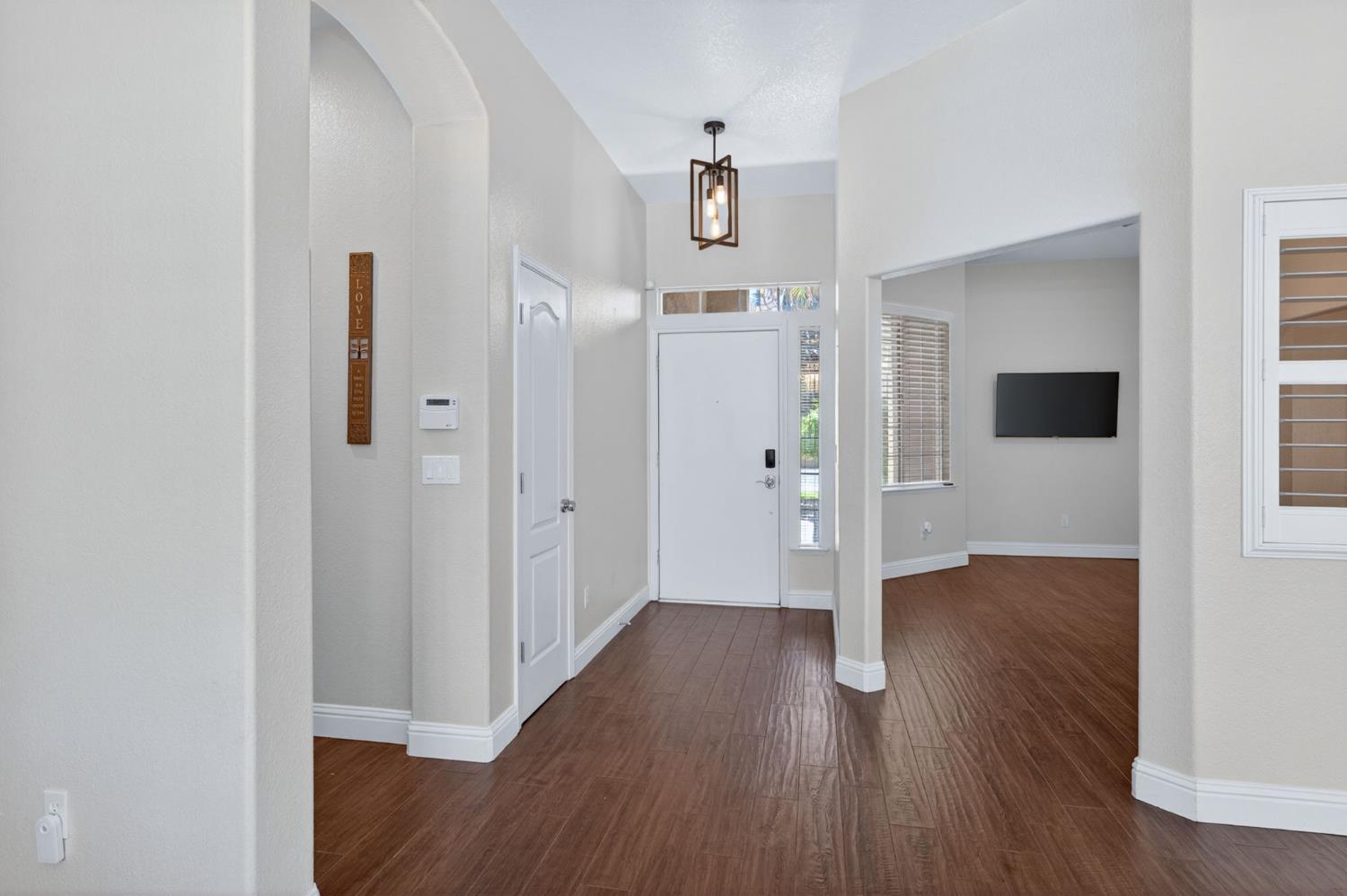 2319 Prescott Ave, Clovis, CA 93619