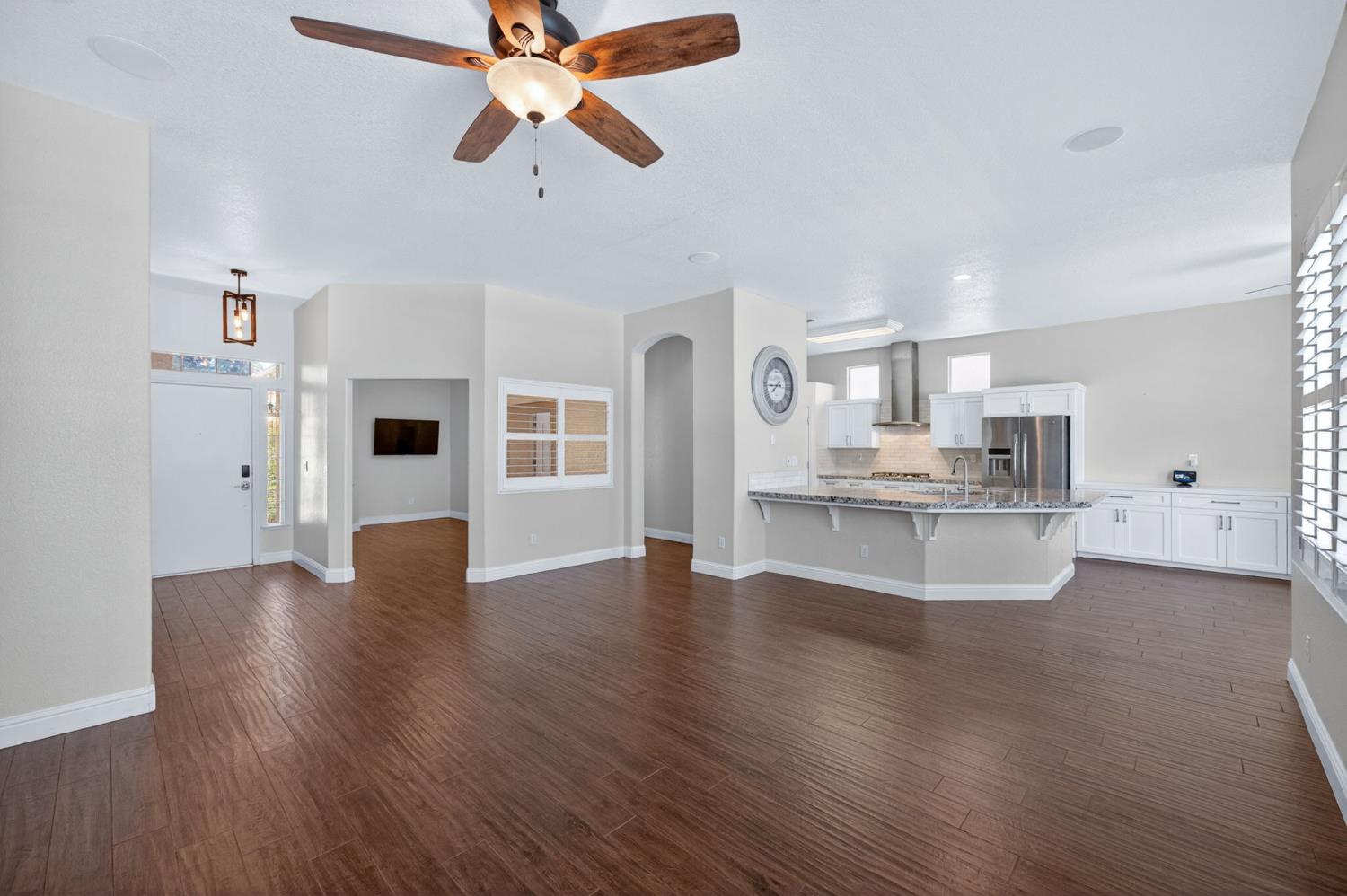 2319 Prescott Ave, Clovis, CA 93619