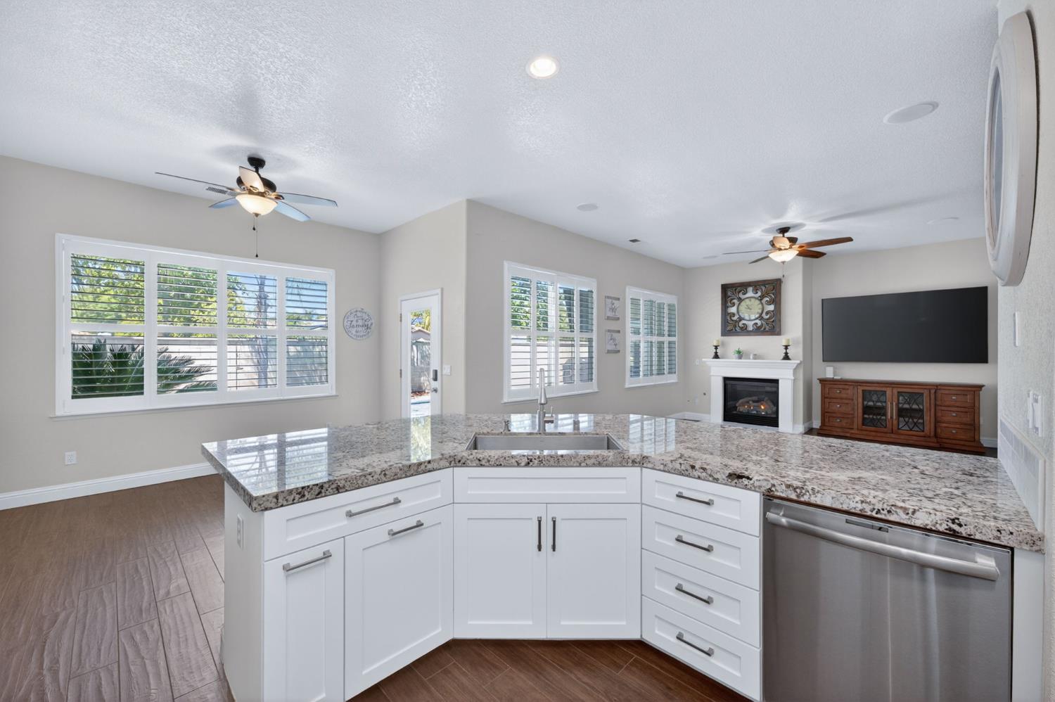 2319 Prescott Ave, Clovis, CA 93619