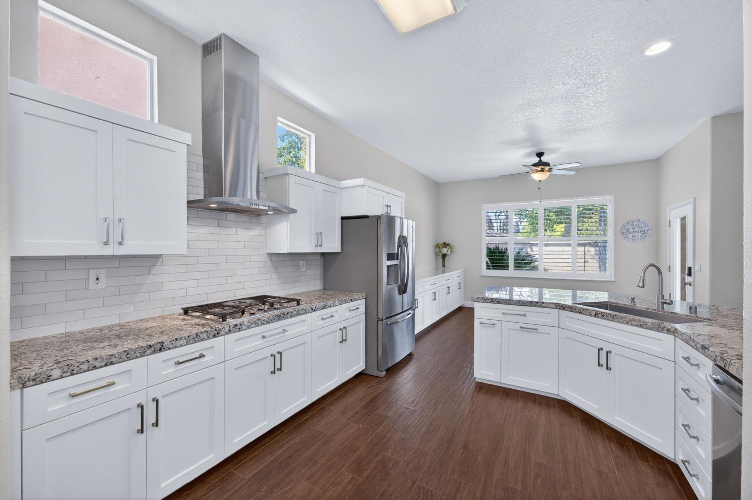 2319 Prescott Ave, Clovis, CA 93619