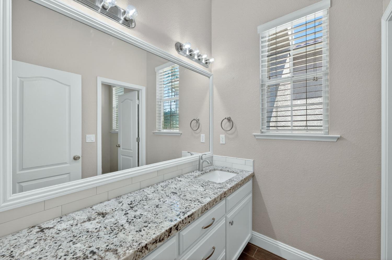 2319 Prescott Ave, Clovis, CA 93619