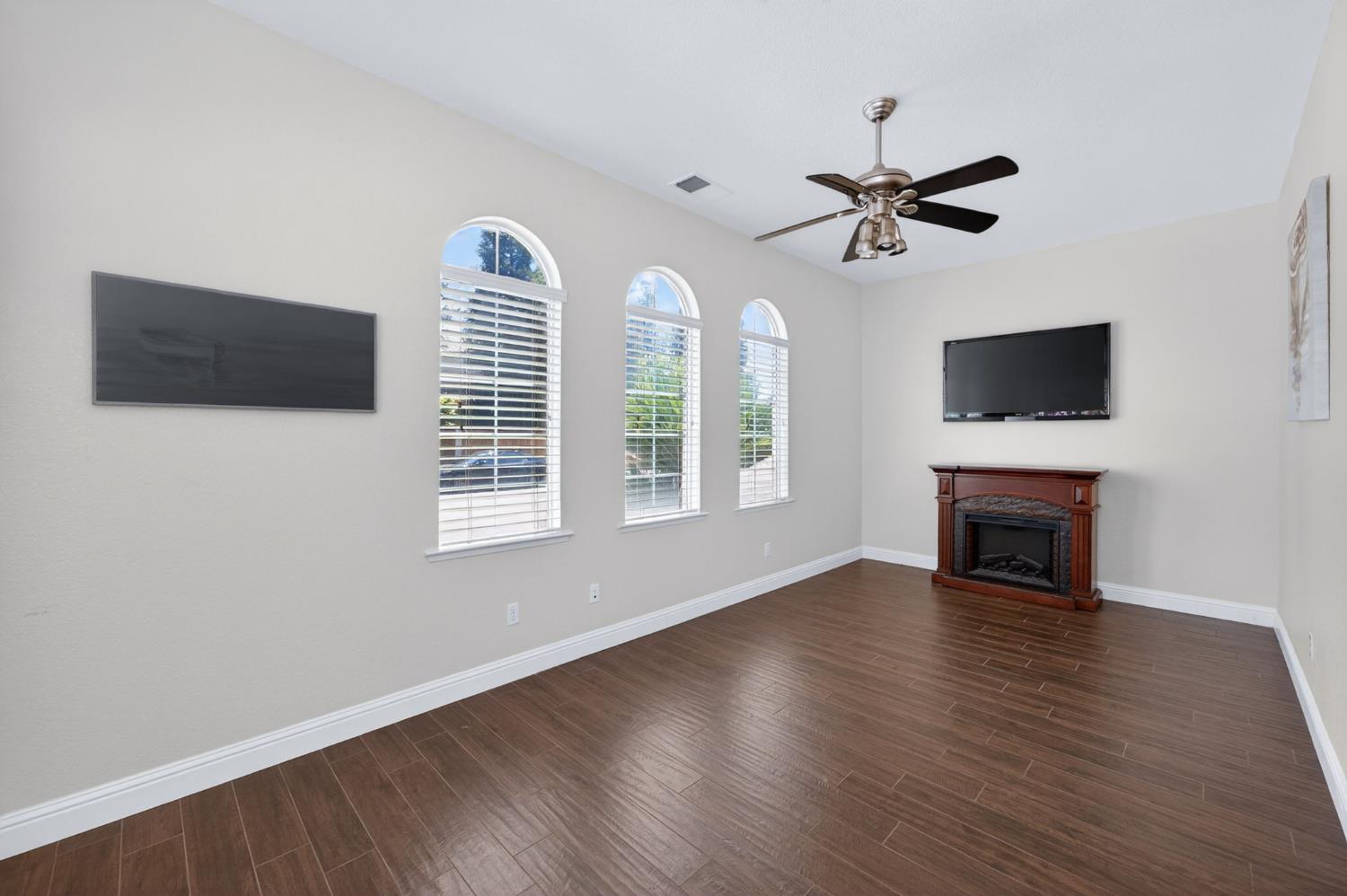 2319 Prescott Ave, Clovis, CA 93619