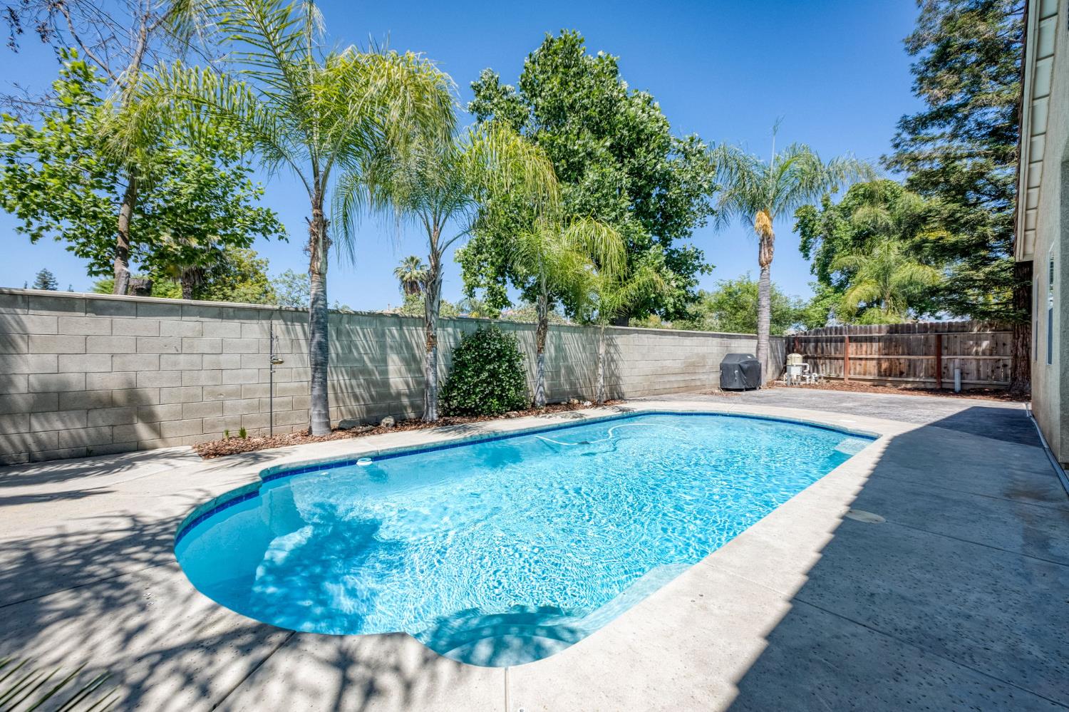 2319 Prescott Ave, Clovis, CA 93619