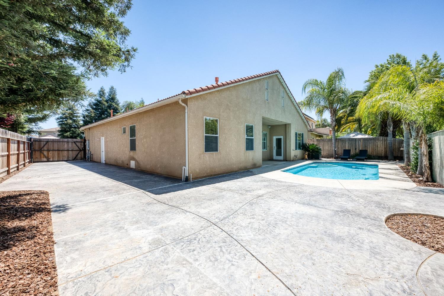2319 Prescott Ave, Clovis, CA 93619