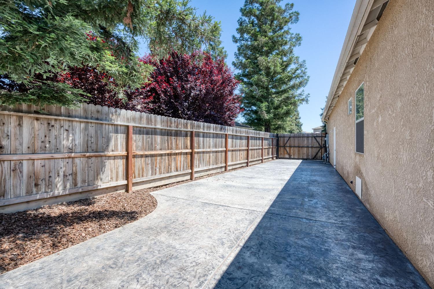 2319 Prescott Ave, Clovis, CA 93619