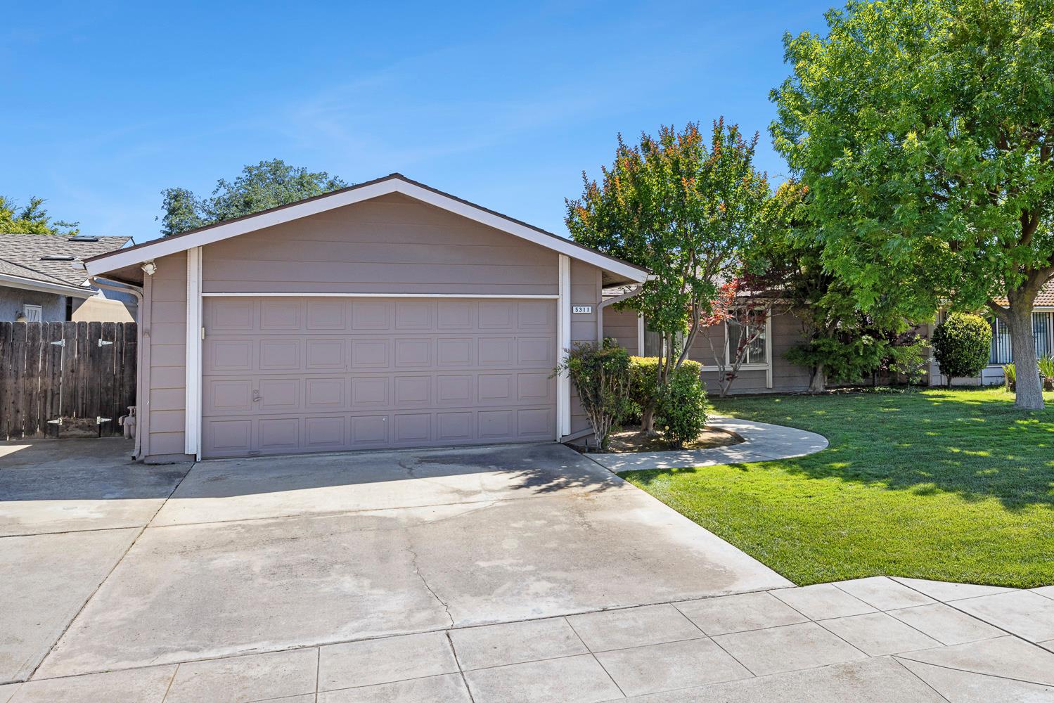 5311 W Griffith Way, Fresno, CA 93722