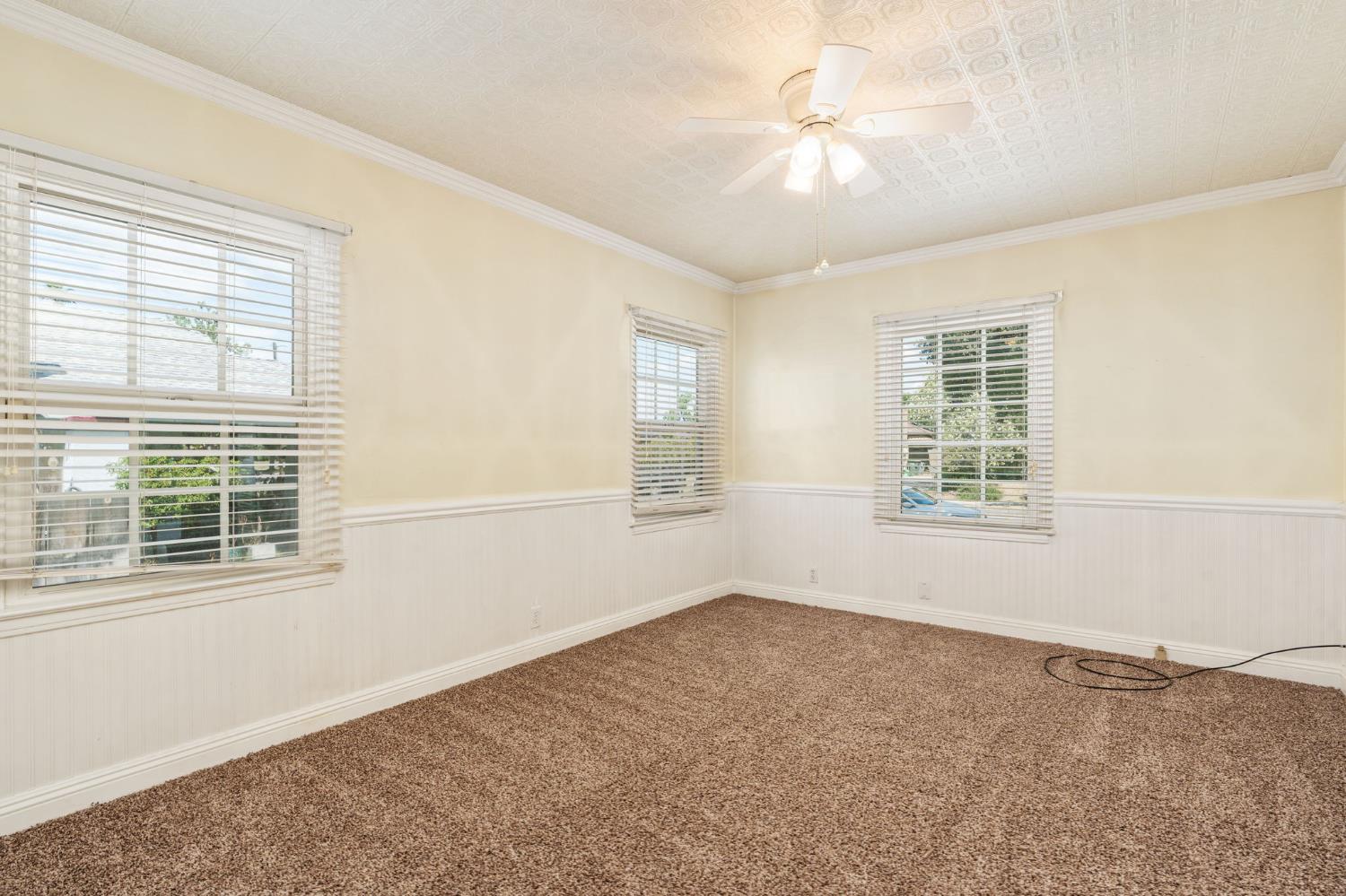 1633 N Thorne Ave, Fresno, CA 93704