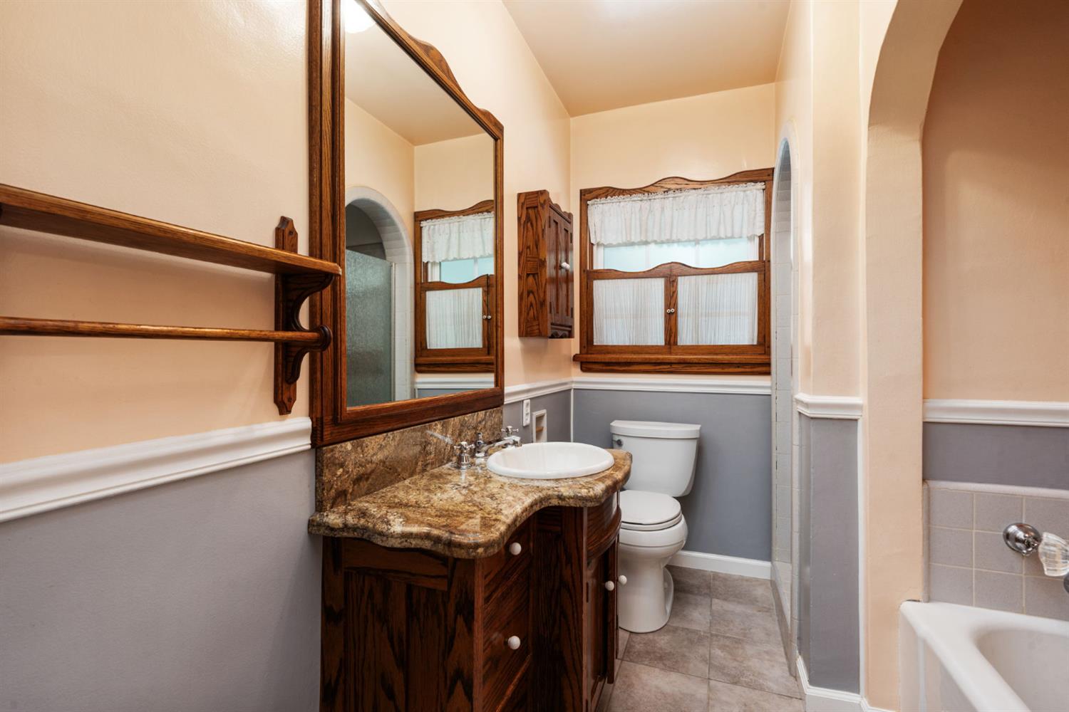 1633 N Thorne Ave, Fresno, CA 93704