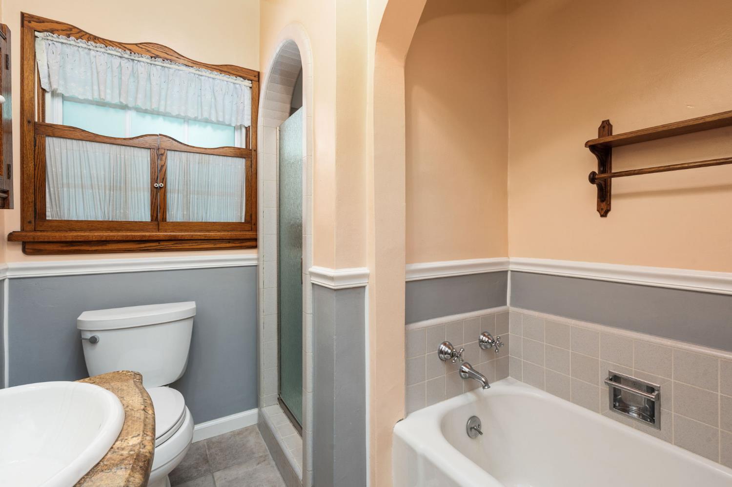 1633 N Thorne Ave, Fresno, CA 93704