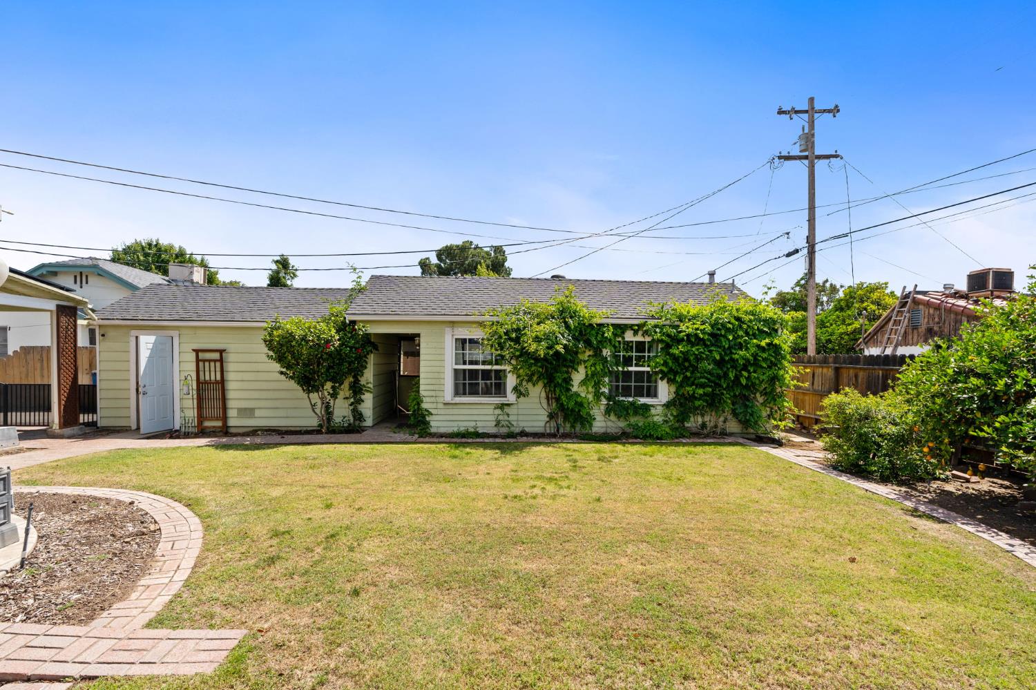 1633 N Thorne Ave, Fresno, CA 93704