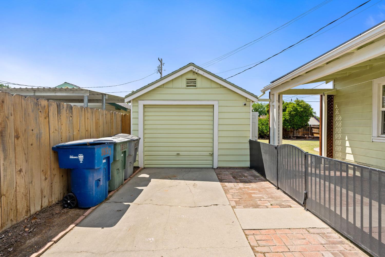 1633 N Thorne Ave, Fresno, CA 93704