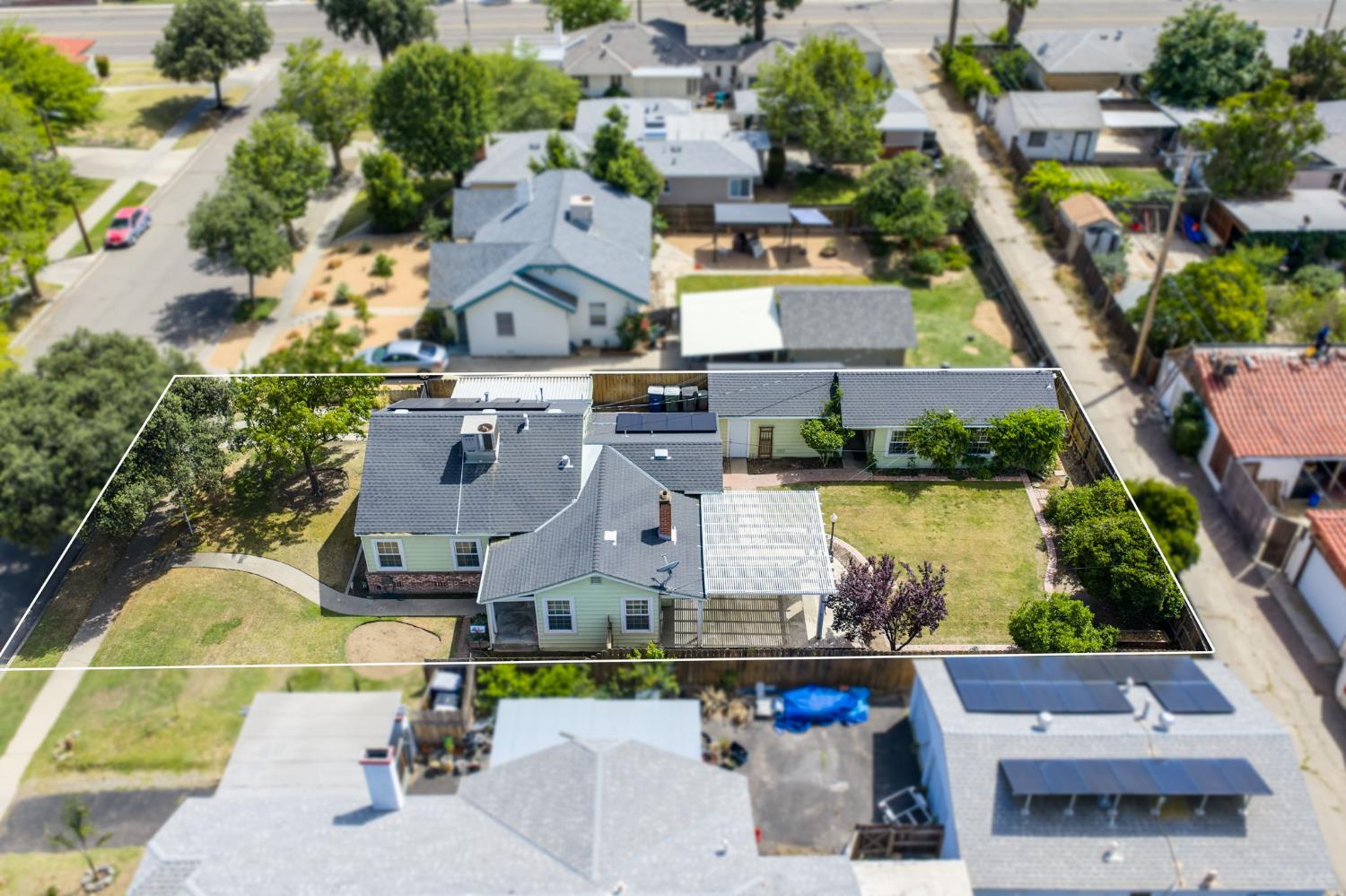 1633 N Thorne Ave, Fresno, CA 93704