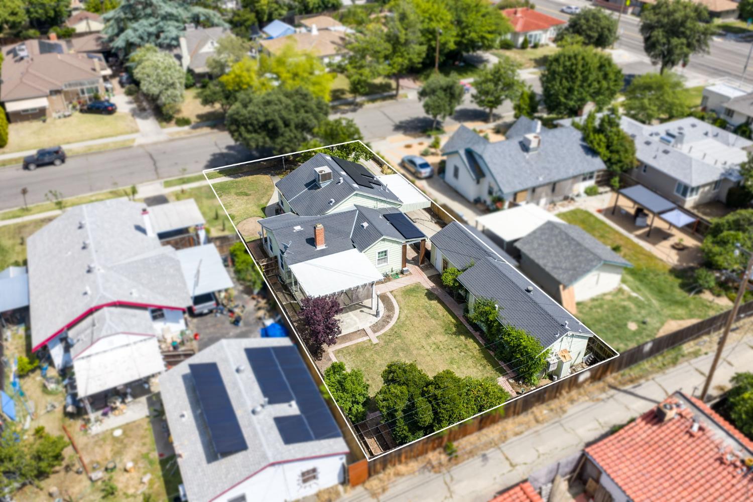 1633 N Thorne Ave, Fresno, CA 93704