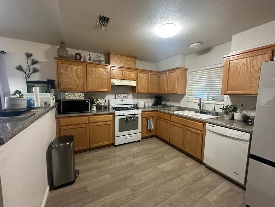 2390 S Laval Ave, Fresno, CA 93725