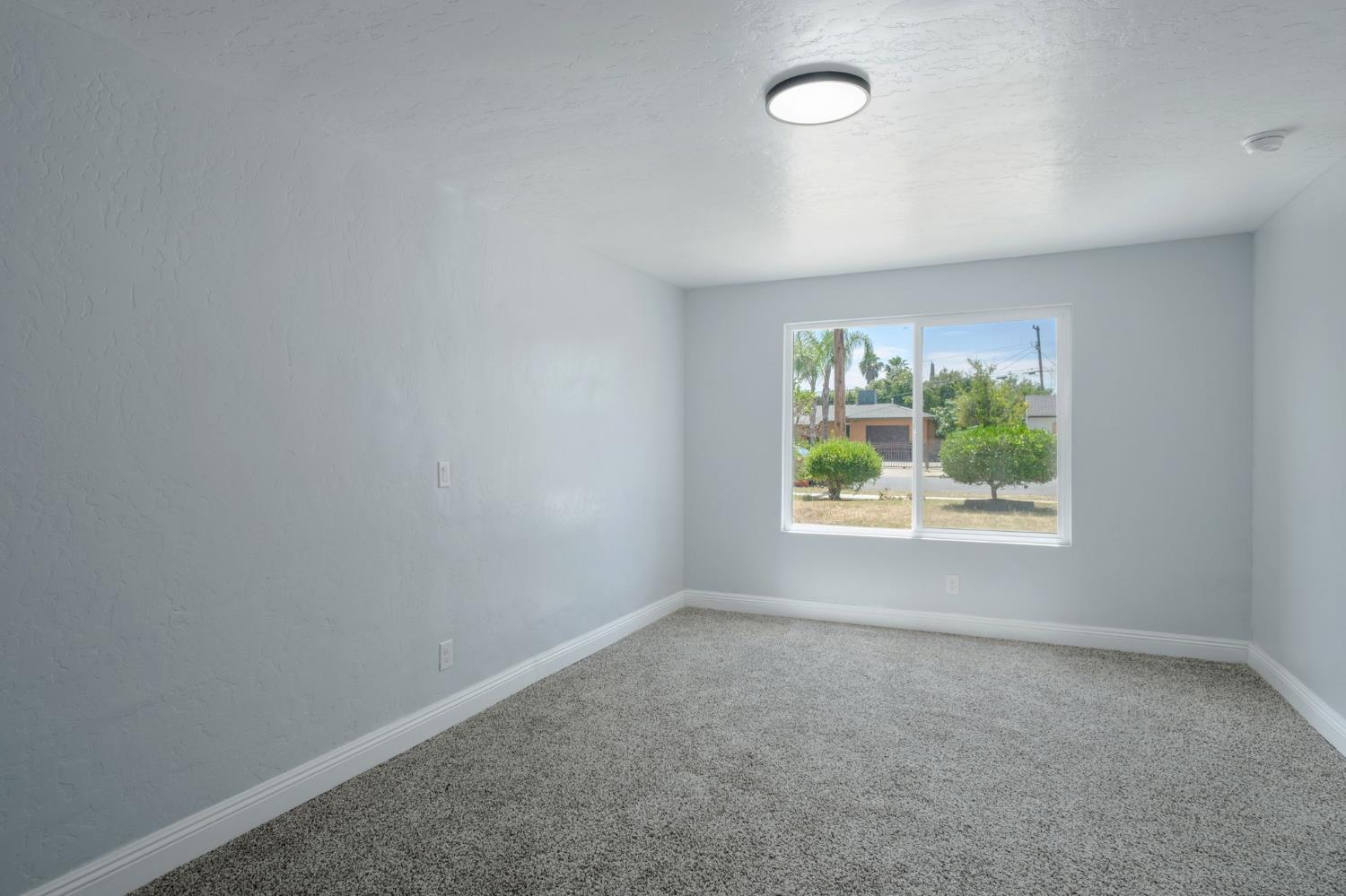 2719 E Norwich Ave, Fresno, CA 93726