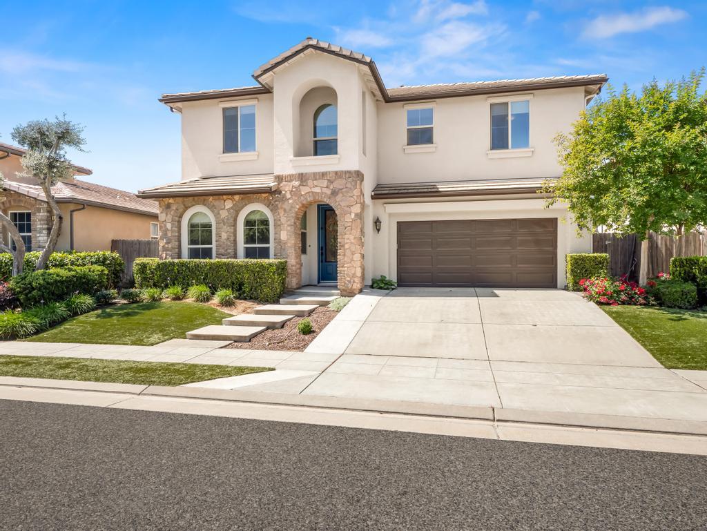 1229 E Via Roma Dr, Fresno, CA 93730