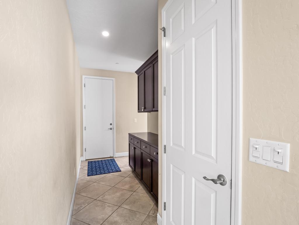 1229 E Via Roma Dr, Fresno, CA 93730