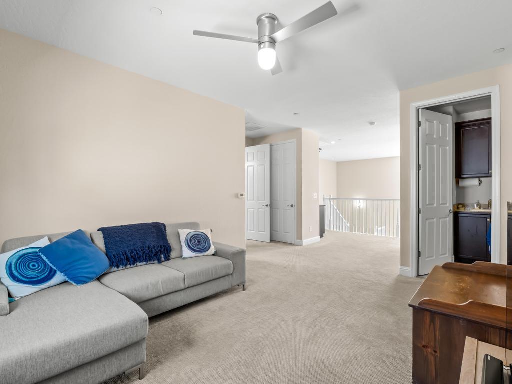 1229 E Via Roma Dr, Fresno, CA 93730