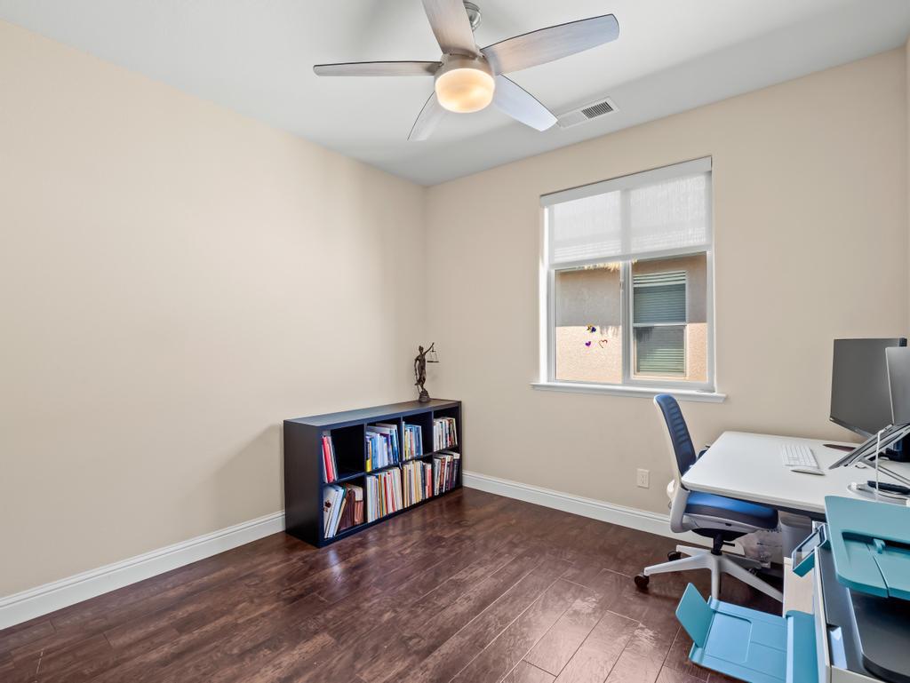 1229 E Via Roma Dr, Fresno, CA 93730