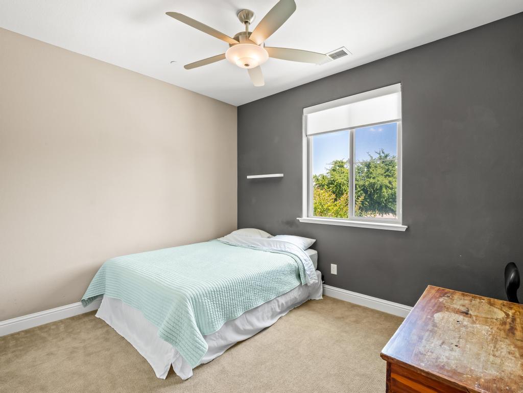 1229 E Via Roma Dr, Fresno, CA 93730