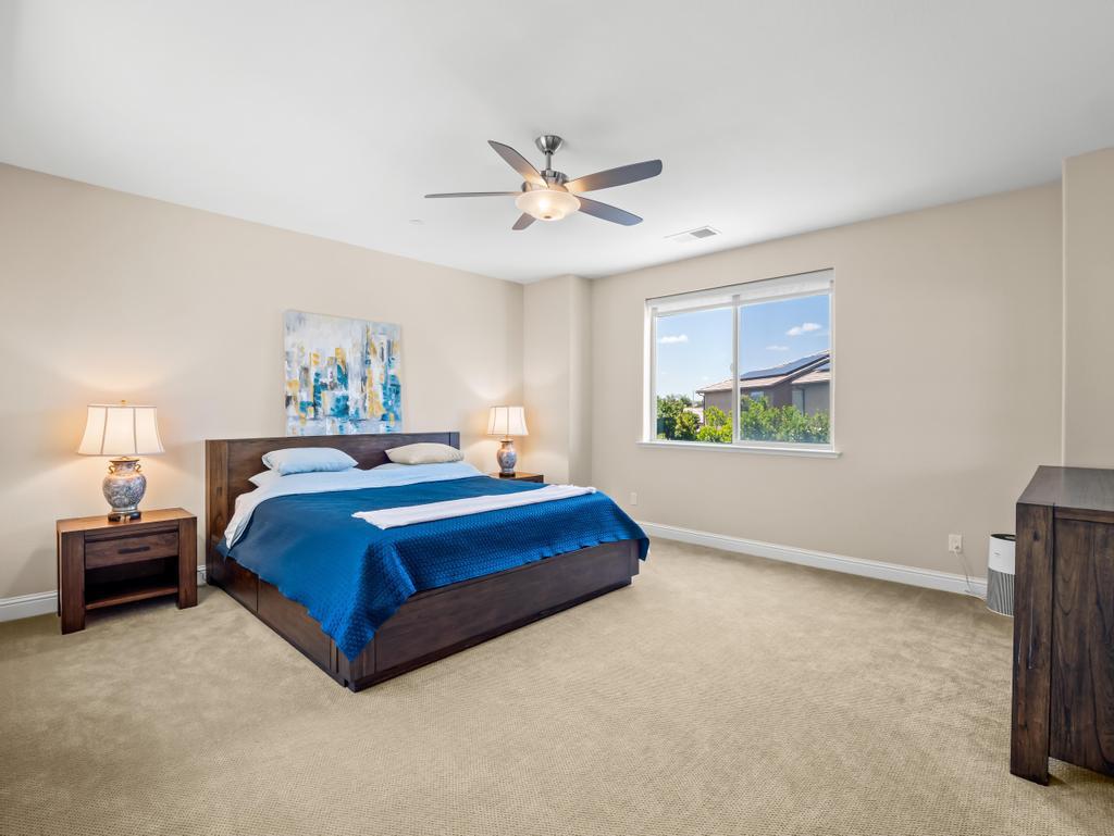 1229 E Via Roma Dr, Fresno, CA 93730