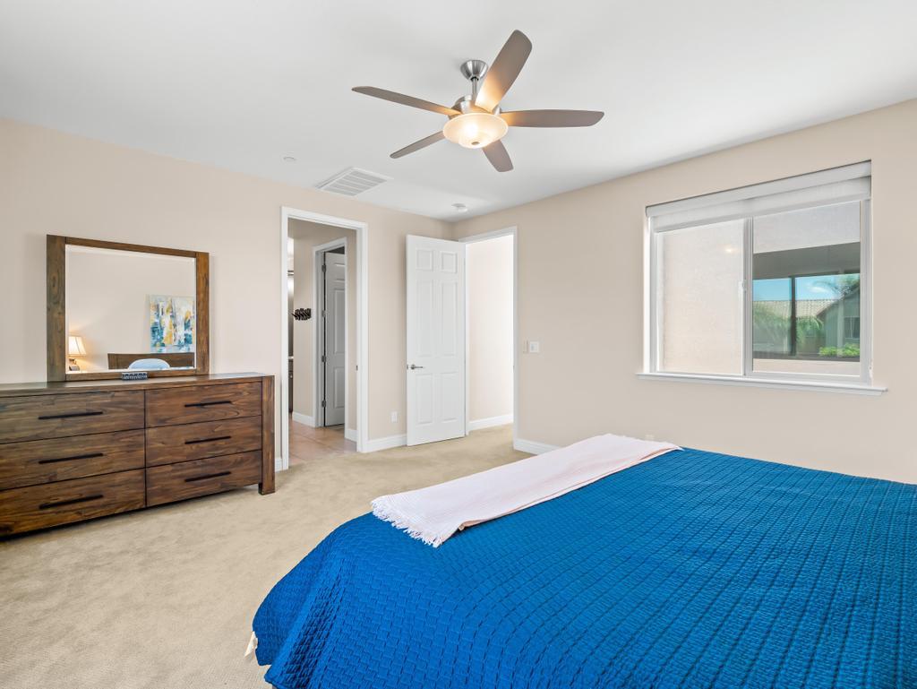 1229 E Via Roma Dr, Fresno, CA 93730