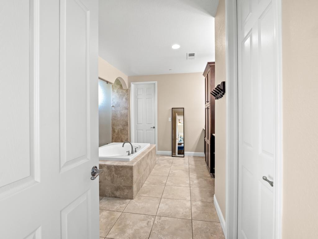 1229 E Via Roma Dr, Fresno, CA 93730