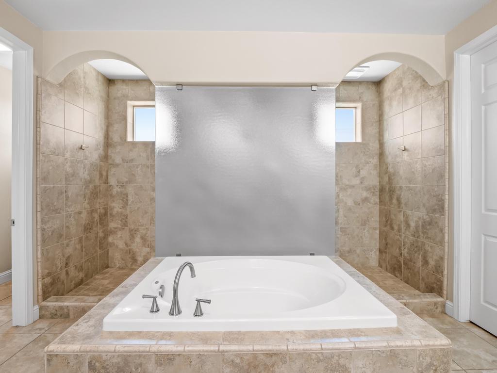 1229 E Via Roma Dr, Fresno, CA 93730