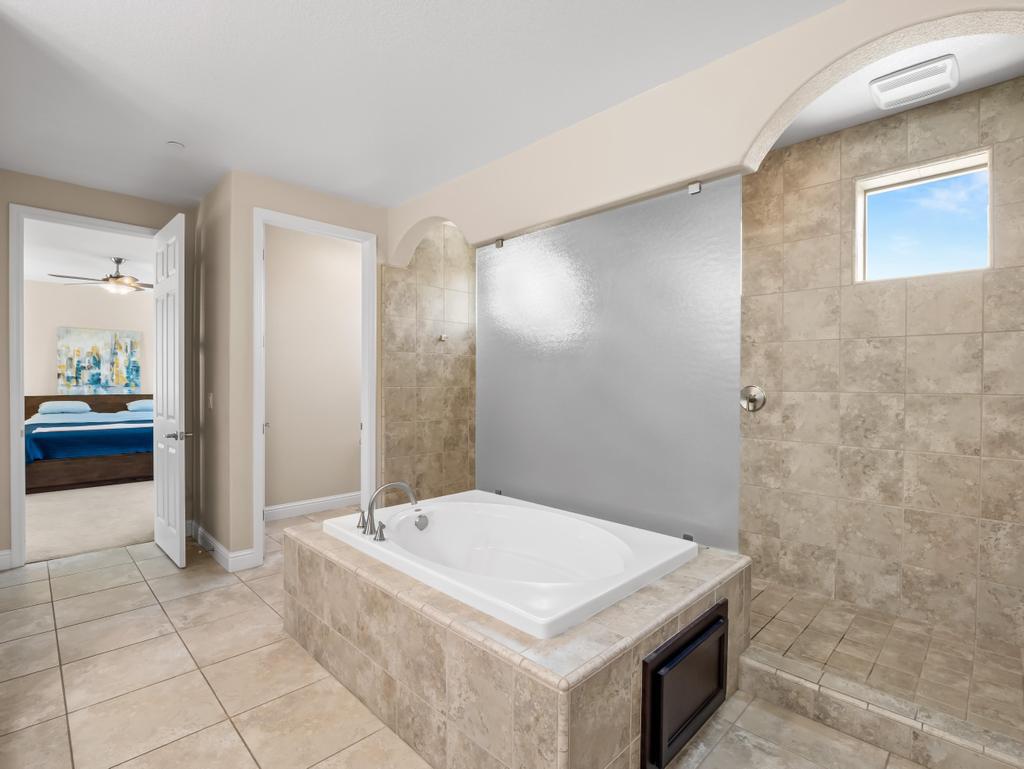 1229 E Via Roma Dr, Fresno, CA 93730