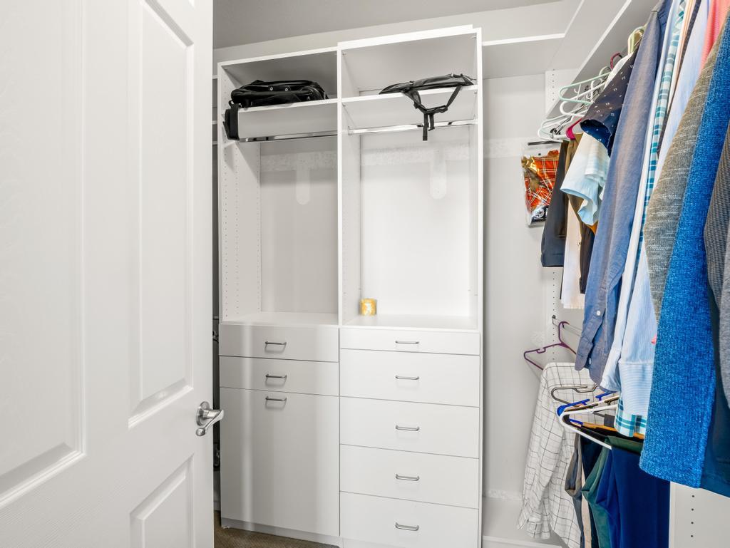 1229 E Via Roma Dr, Fresno, CA 93730