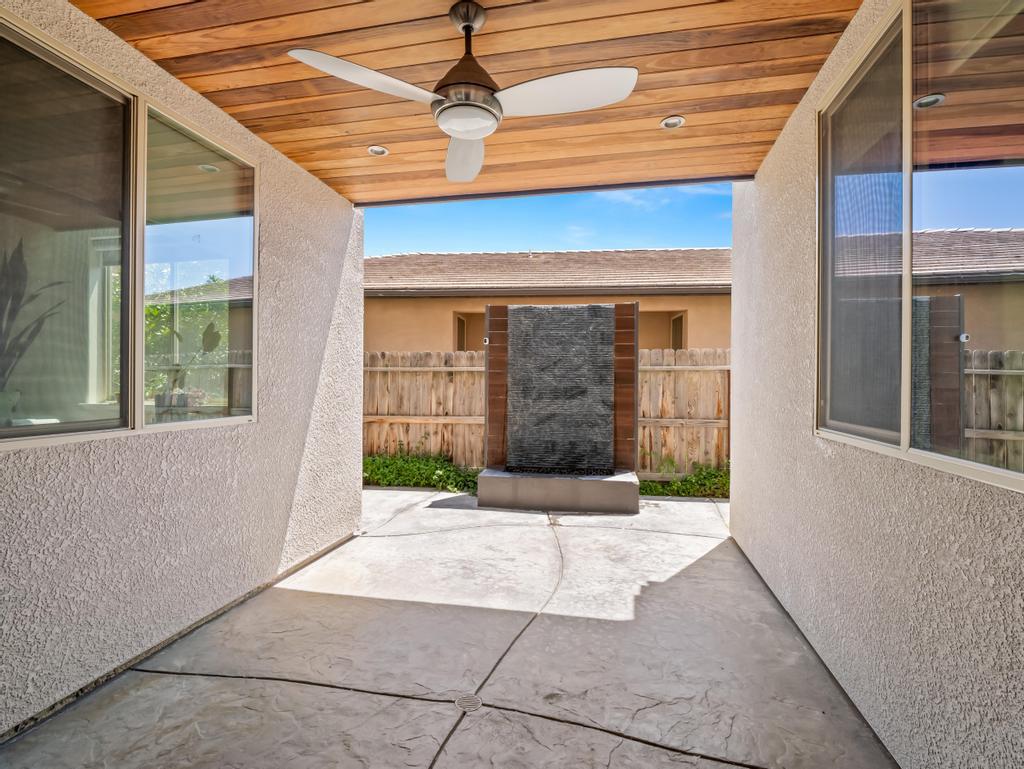 1229 E Via Roma Dr, Fresno, CA 93730