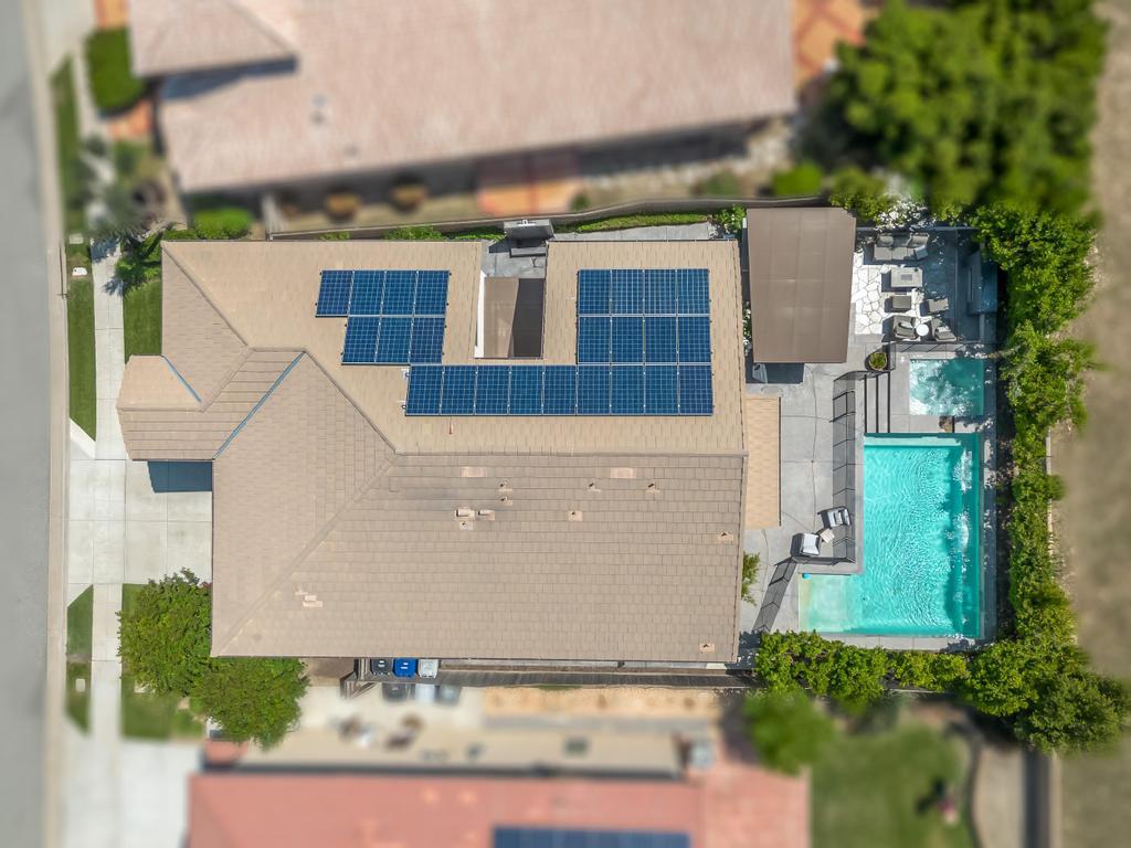 1229 E Via Roma Dr, Fresno, CA 93730