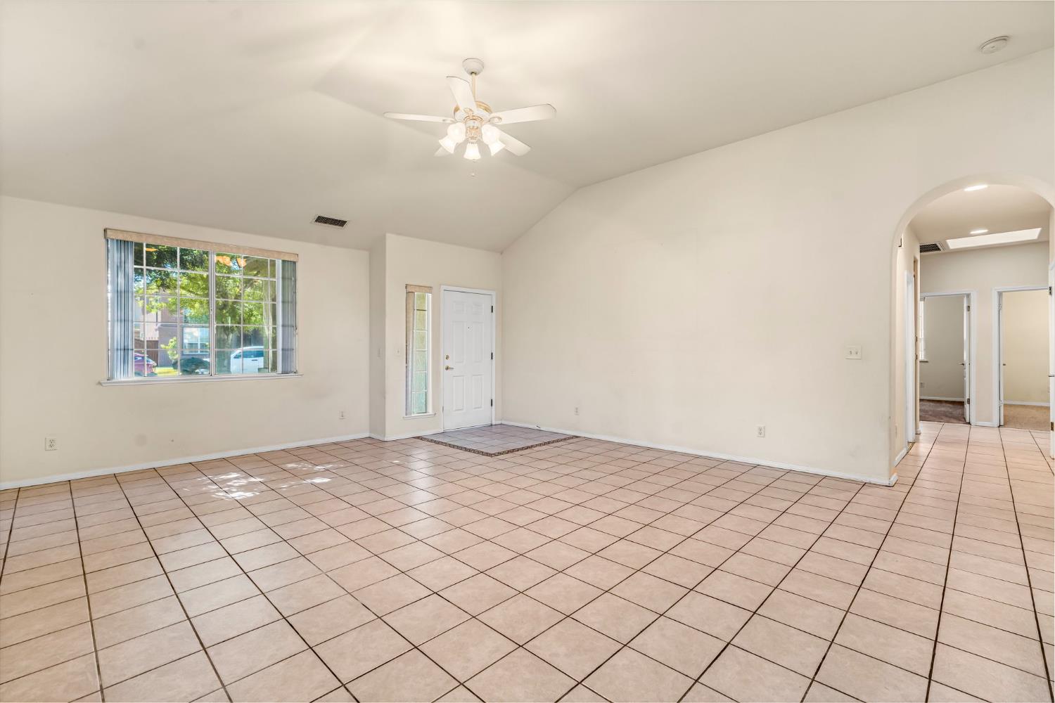 7633 N Hanna Ave, Fresno, CA 93722