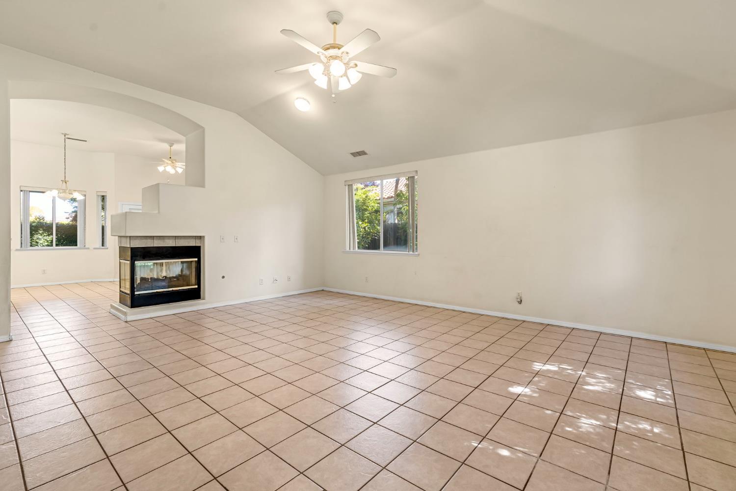 7633 N Hanna Ave, Fresno, CA 93722