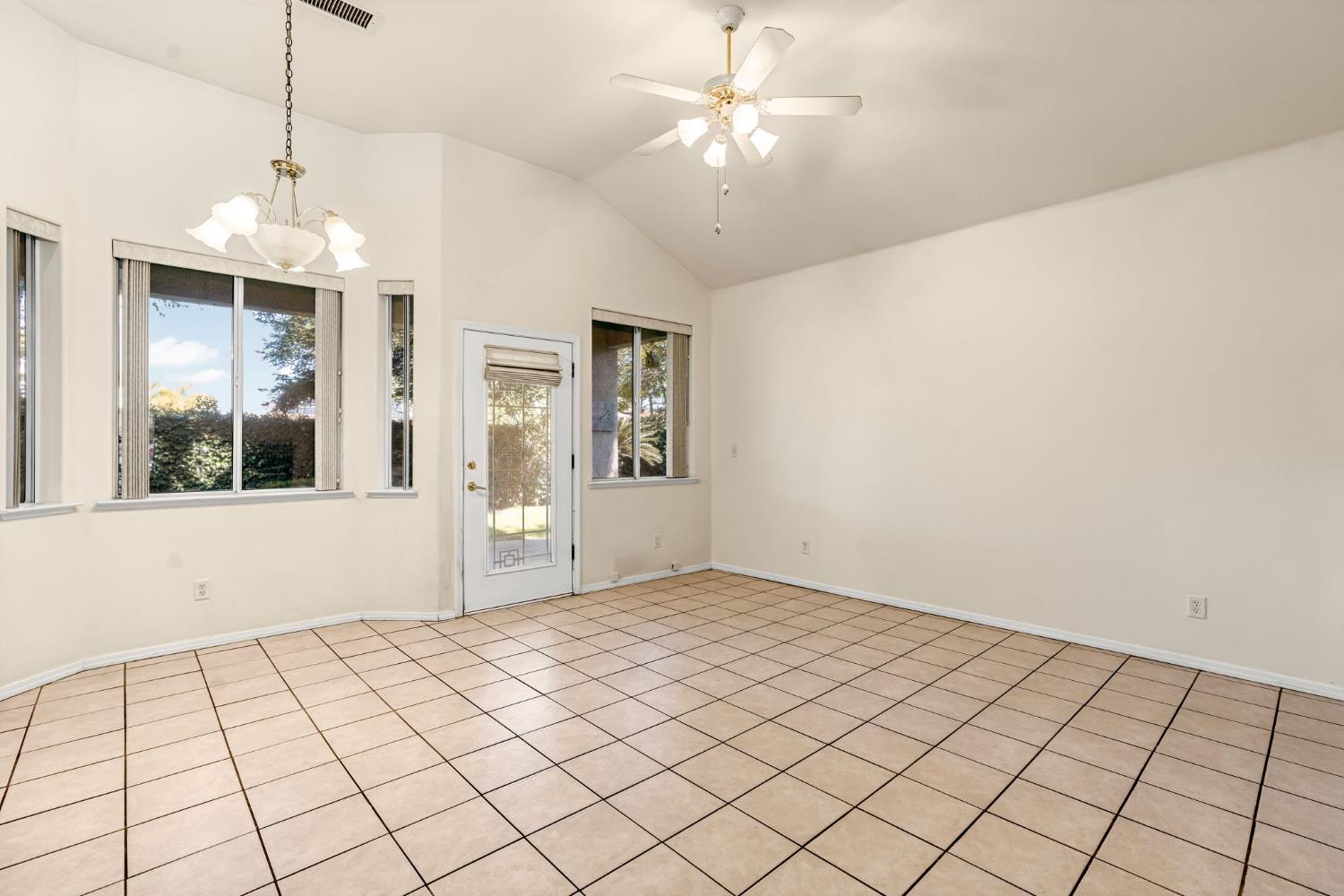 7633 N Hanna Ave, Fresno, CA 93722