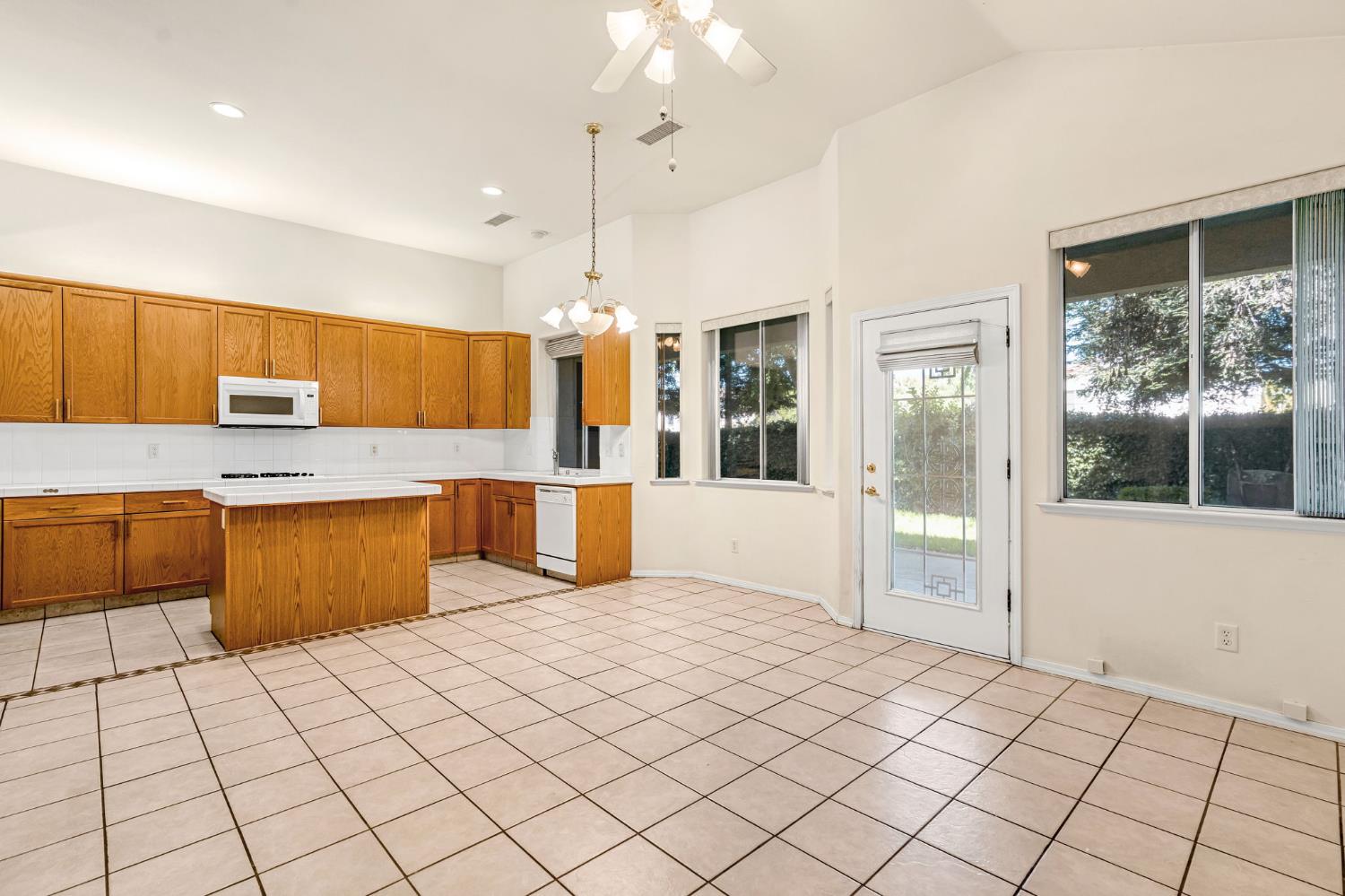 7633 N Hanna Ave, Fresno, CA 93722