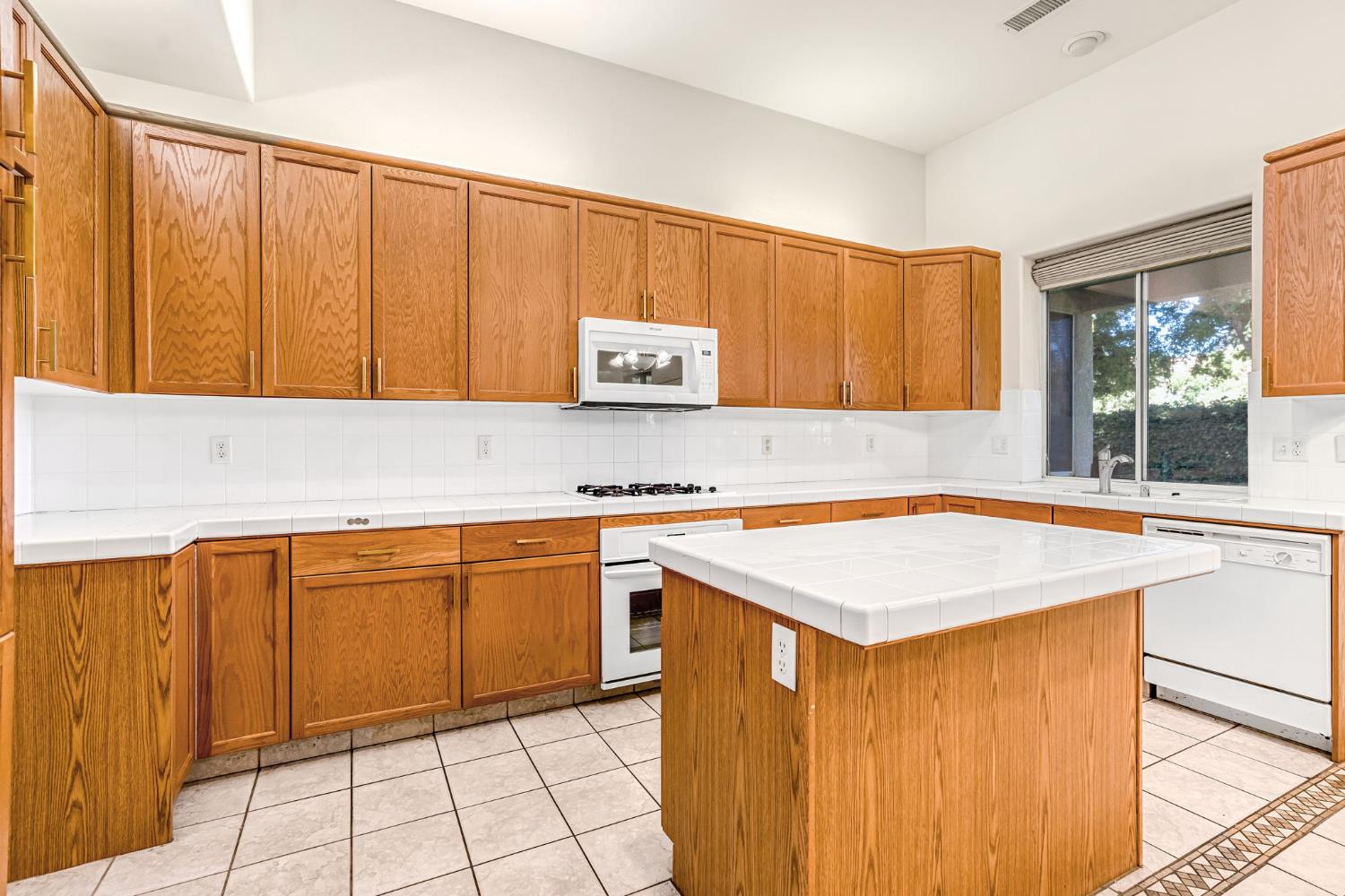 7633 N Hanna Ave, Fresno, CA 93722