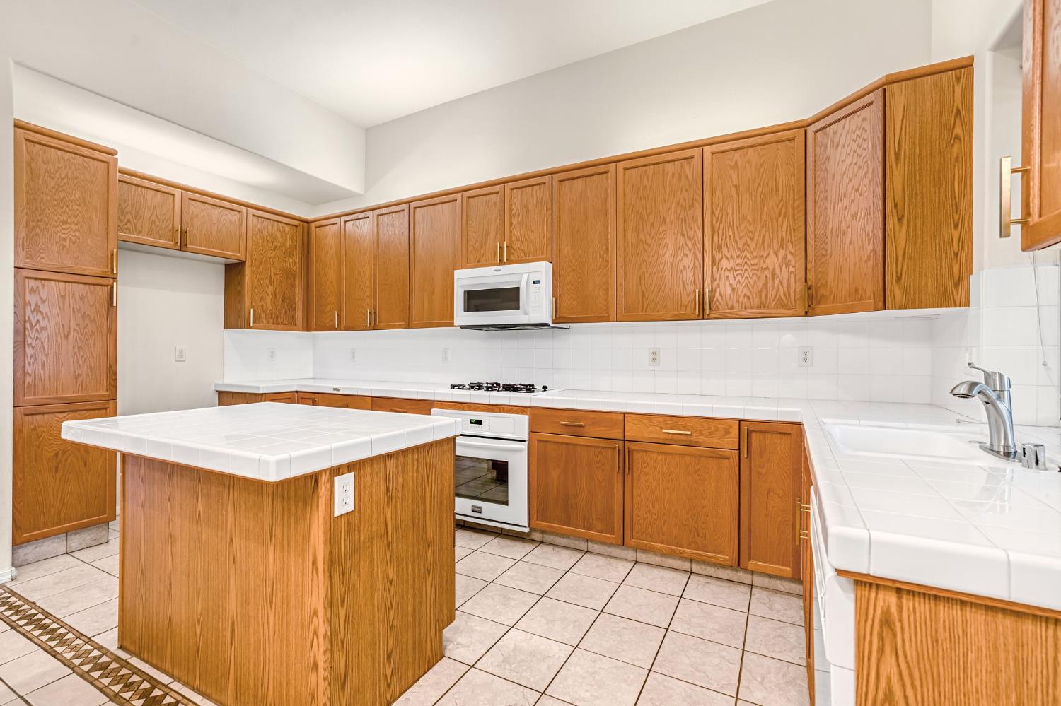 7633 N Hanna Ave, Fresno, CA 93722